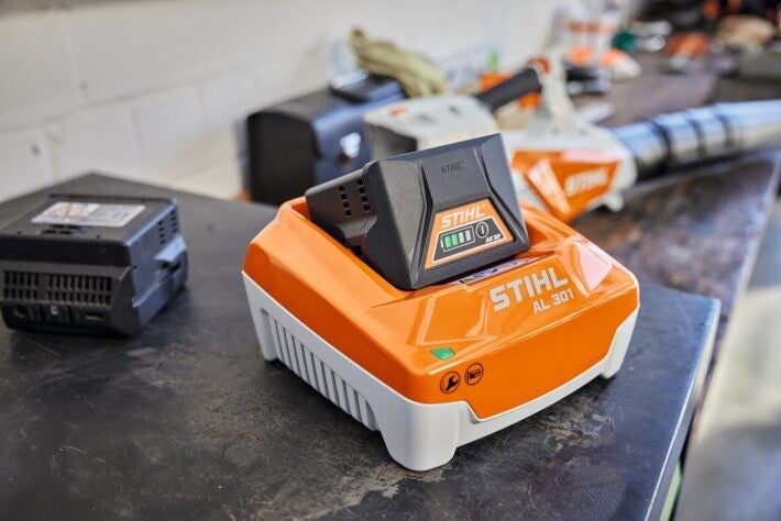 Caricabatterie STIHL AL 500 230V Li-Ion - Ricarica Rapida Per Batterie AP, AK E AR Con Raffreddamento Attivo - Foto 7