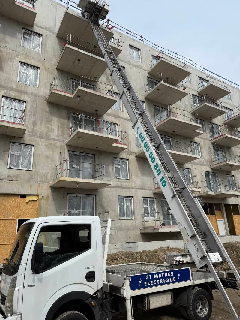 monte-charge à Brides-les-Bains pour chantier et travaux en hauteur