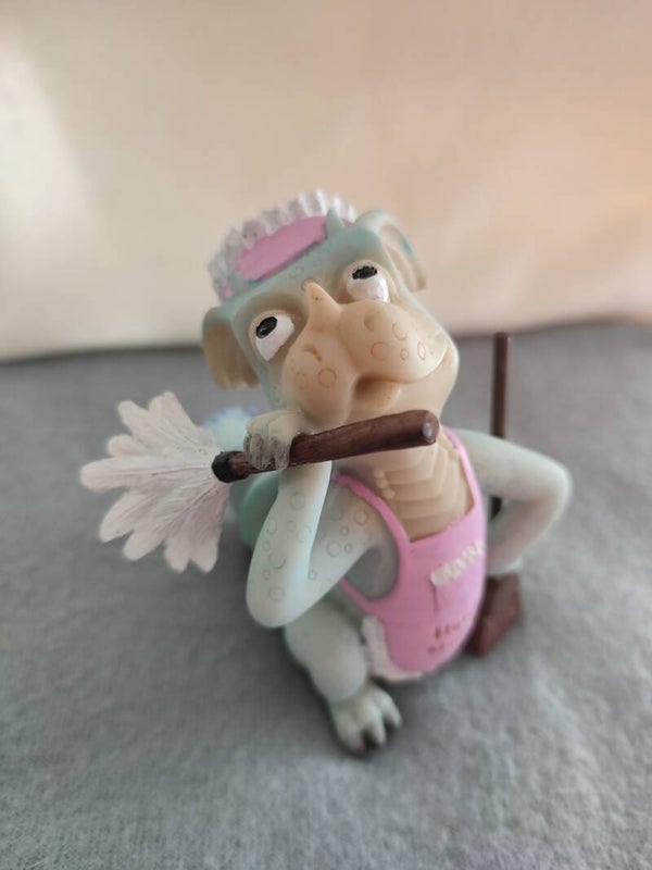 Funny Dragon "Hotel Mama"