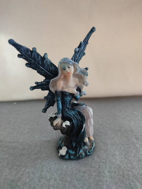 Nachtfee sitzend "blau"