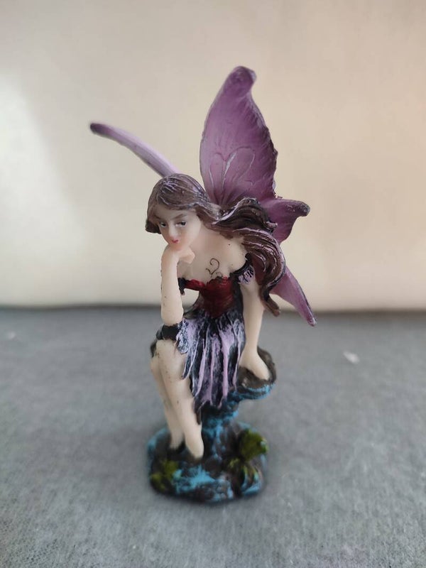 Nachtfee sitzend "lila"