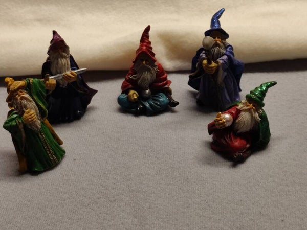 Mini Magier Figur mit Umhang