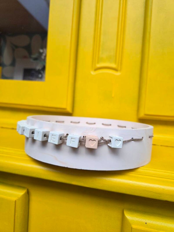 3 maart 2026 - 19u30 - gietboetiek schaal met een boodschap