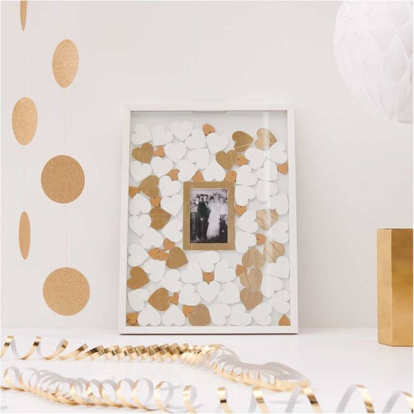 Kader met houten hartjes