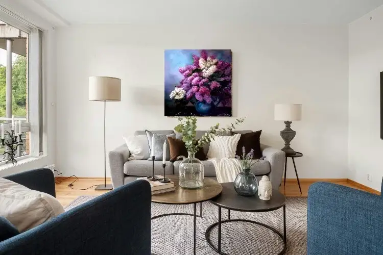 Original oil painting by ElenaG depicted a bouquet of dark-pink and white lilac. The painting is in the interior.