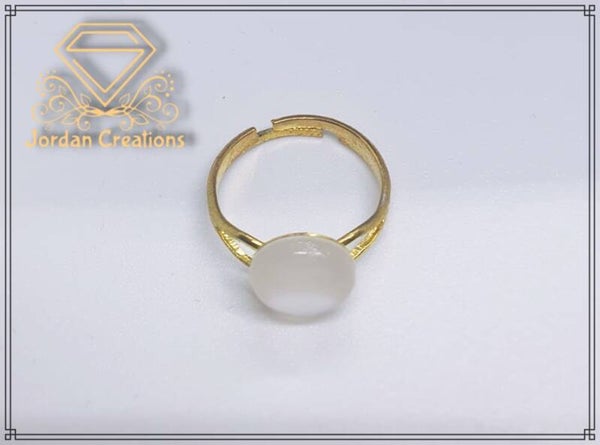 ADJUSTABLE RING WITH ACRYLIC STONE
