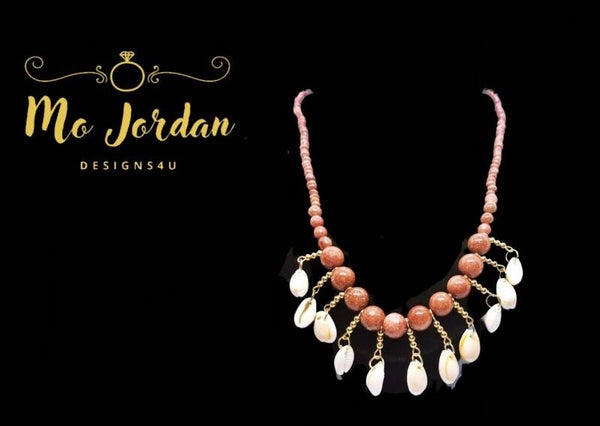 Zandsteen ketting met cowrie shells (verguld)