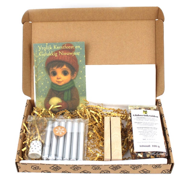 Mini kandelaar met 6 zilveren kaarsjes en  Glühweinkruiden (100g) en kerstkaart in houten houder