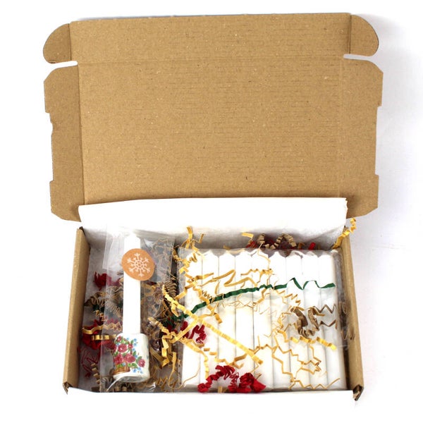 Mini kandelaar van porselein + 10 witte kerstboomkaarsen
