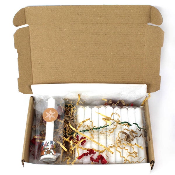 Mini kandelaar van porselein + 10 witte kerstboomkaarsen