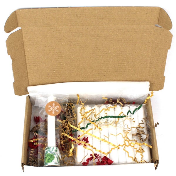 Mini kandelaar van porselein + 10 witte kerstboomkaarsen