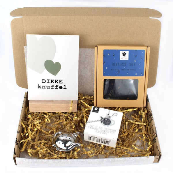 Thee cadeau appel kaneel vanille met RVS Theezeefje en kaart in houder