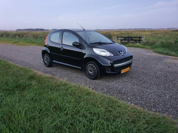Peugeot 107 1.0 12V Urban Move 5 deurs airco