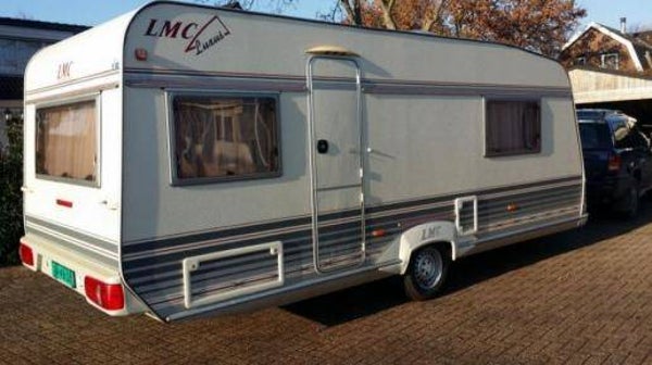 LMC Luxus 540D queensbed, zeer nette staat! Met Dorema voortent.