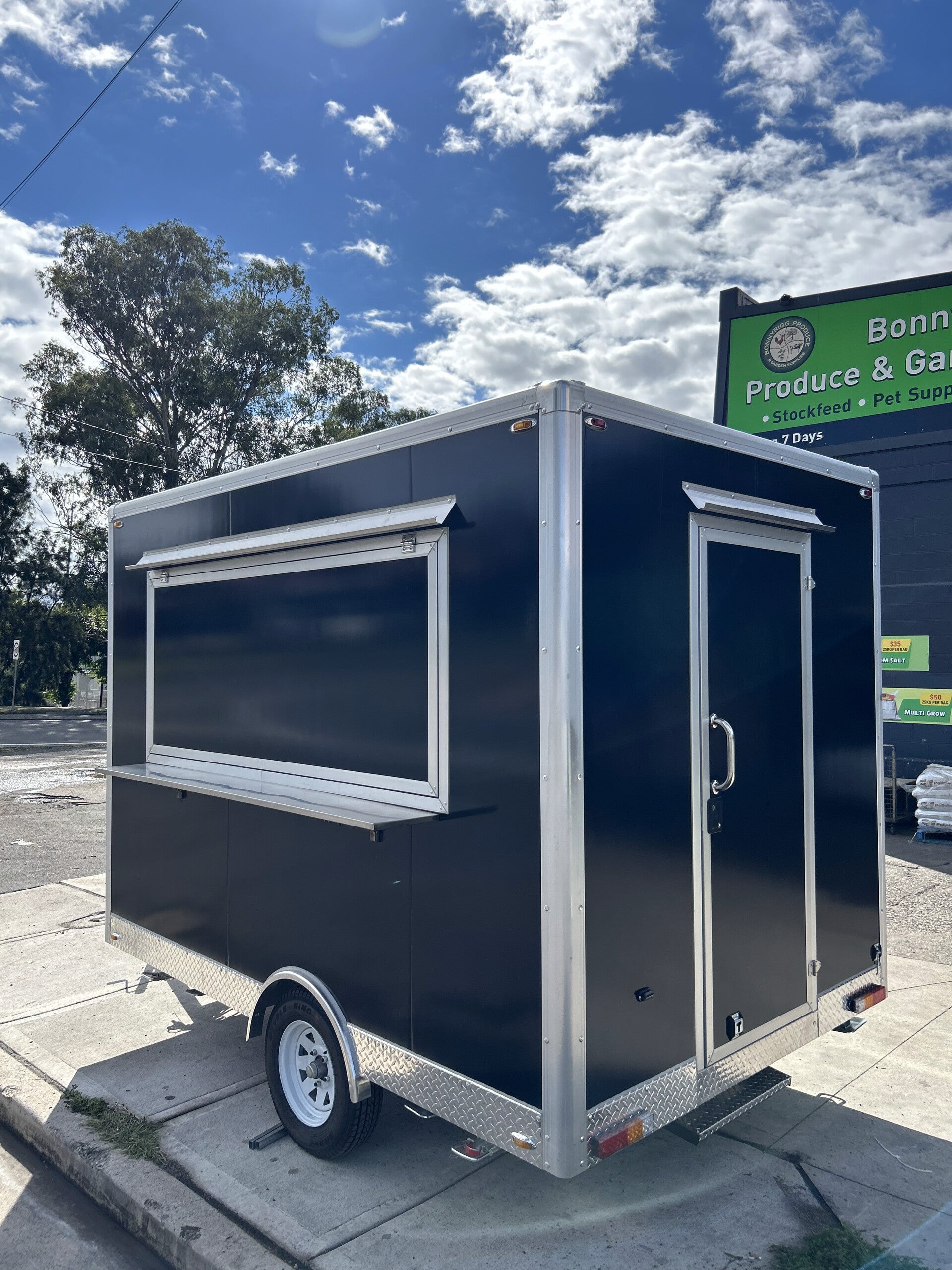 3m Food Trailer Standard Configuration