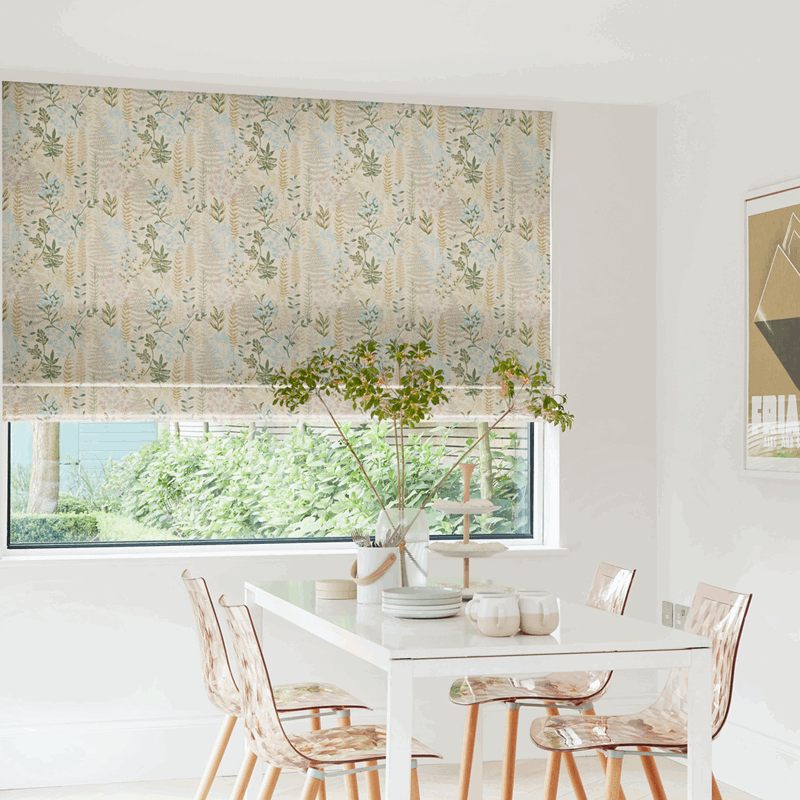 Patterned roman blind