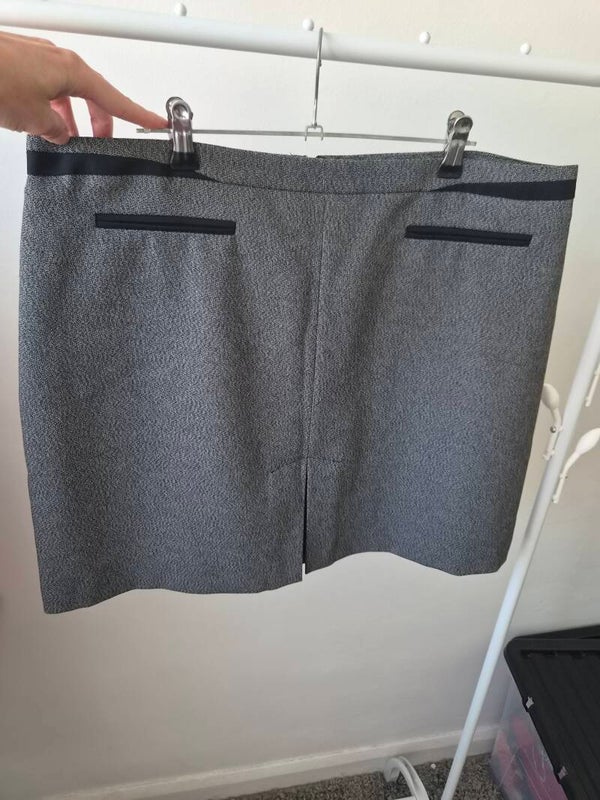 Grey/black short skirt. Size 16 by South.