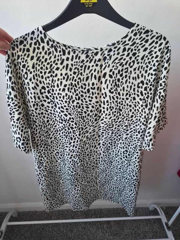 Cream/black patterned t-shirt dress. Size 14 by Primark