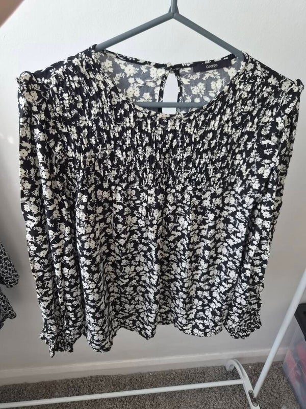 Black/white floral top. Size 14 by George