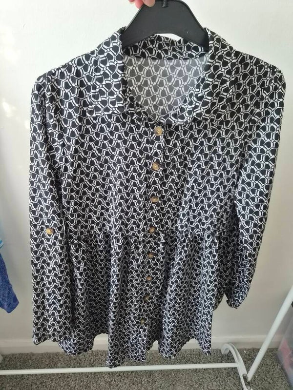 Black/white patterned long sleeve top. Size small by Shein