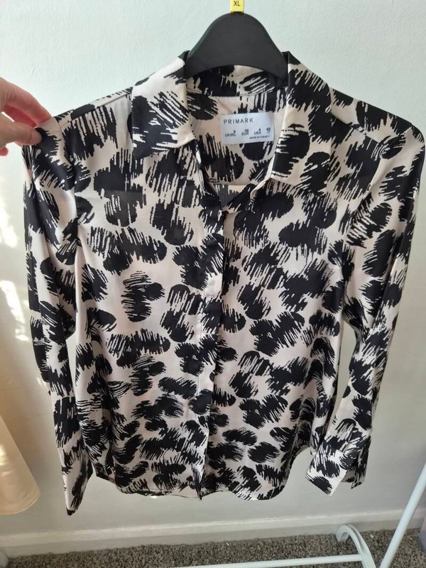 Black/beige patterned blouse. Size 8 by Primark