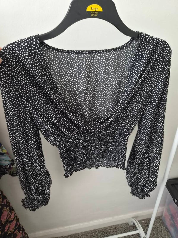 Black and white spot cropped top. Size medium