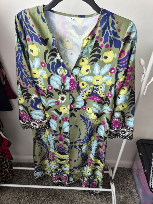 Green patterned long sleeve dress. Size small by Shein