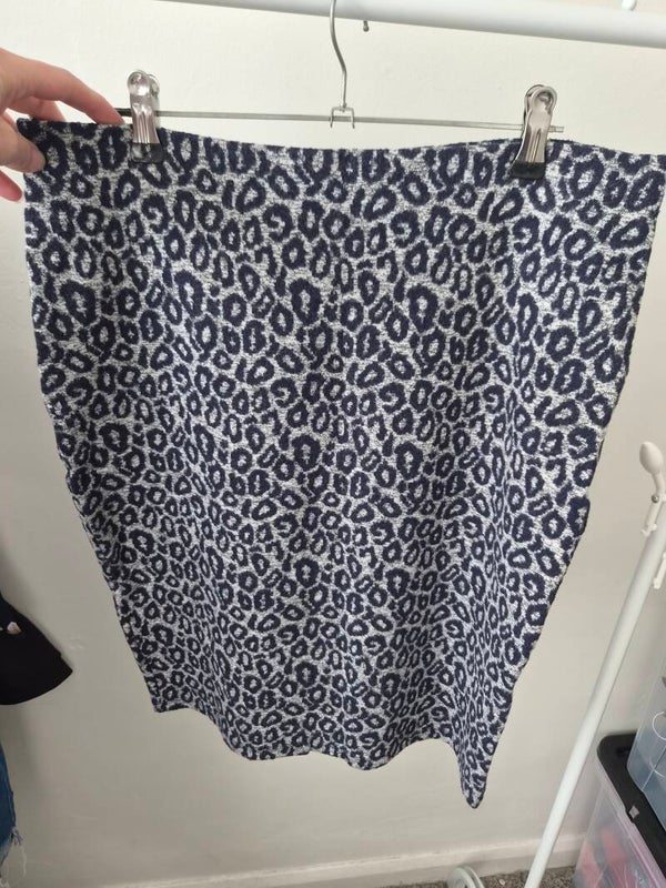 Grey patterned skirt. Size 14 by Tu