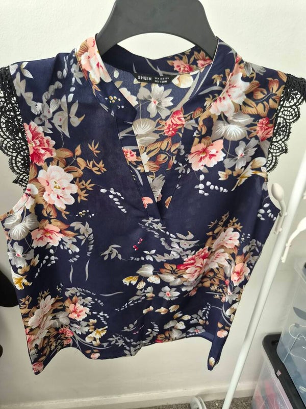 Navy floral top. Size medium by Shein