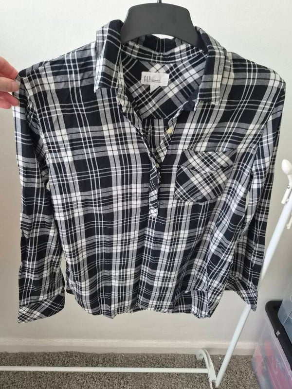 Black/white checked shirt. Size small by Gap