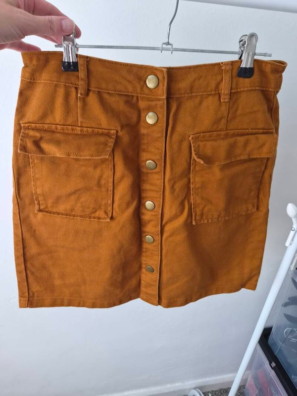 Dark mustard short skirt. Size 8 by Tu