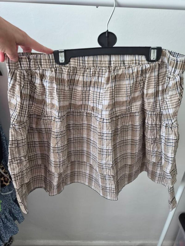 Light brown/white/black/short skirt. Size 18 by Primark