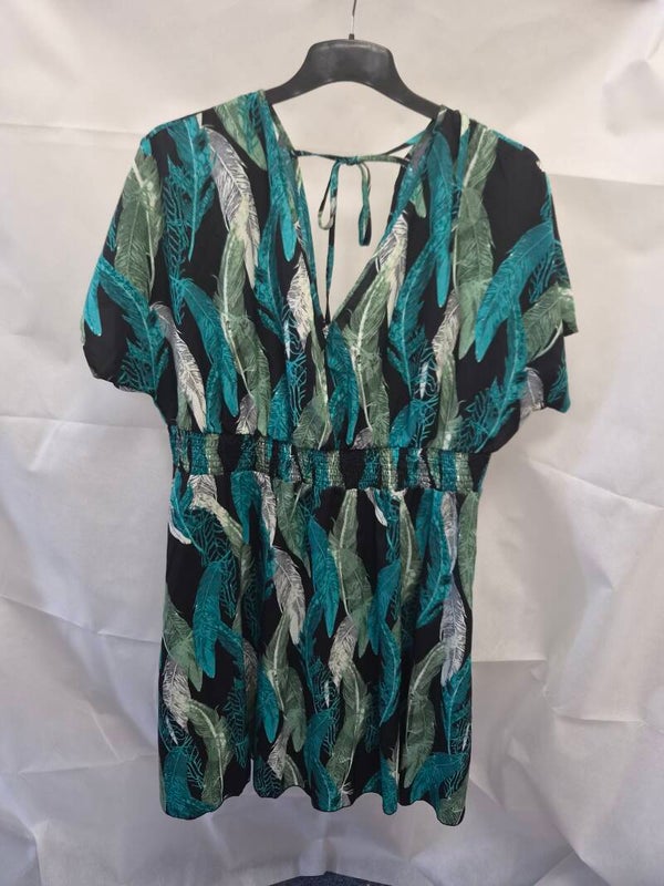 Green feather patterned short sleeve dress. Size 3XL