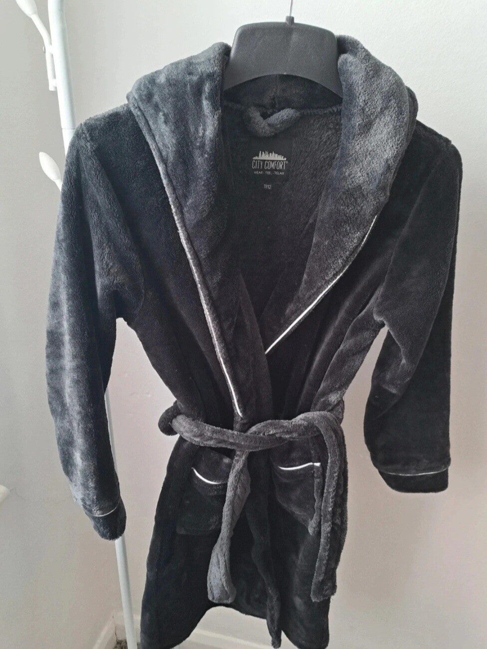 Dark grey fluffy kids dressing gown. Age 11-12 years