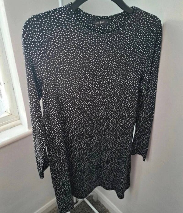 Black/white patterned dress. Size 14