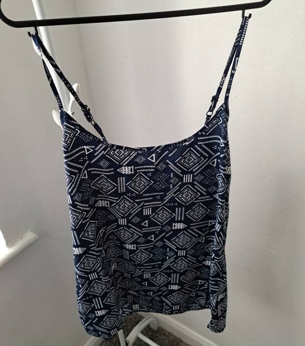 Black/white patterned vest top. Size 10 by Kushi.