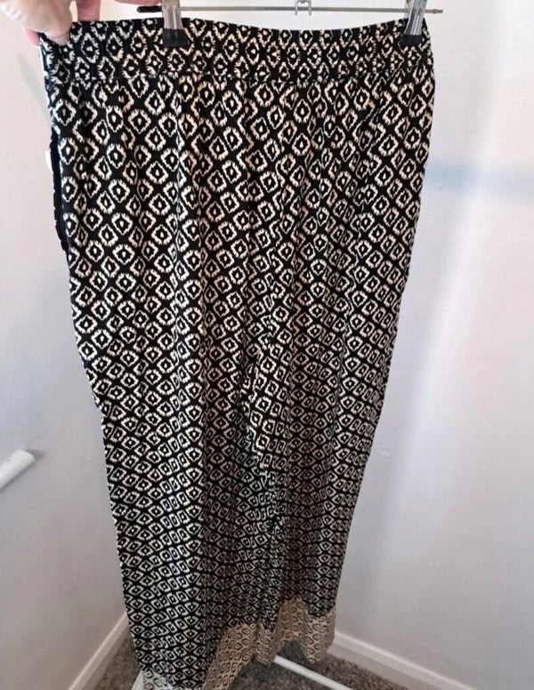 Black/cream patterned trousers. Size 16 by F&F