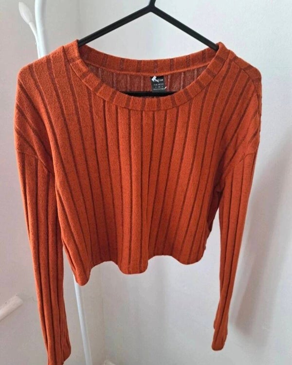 Burnt orange cropped top. Size small by Shein