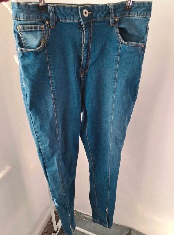 Navy skinny jeans by Boohoo. Size 14
