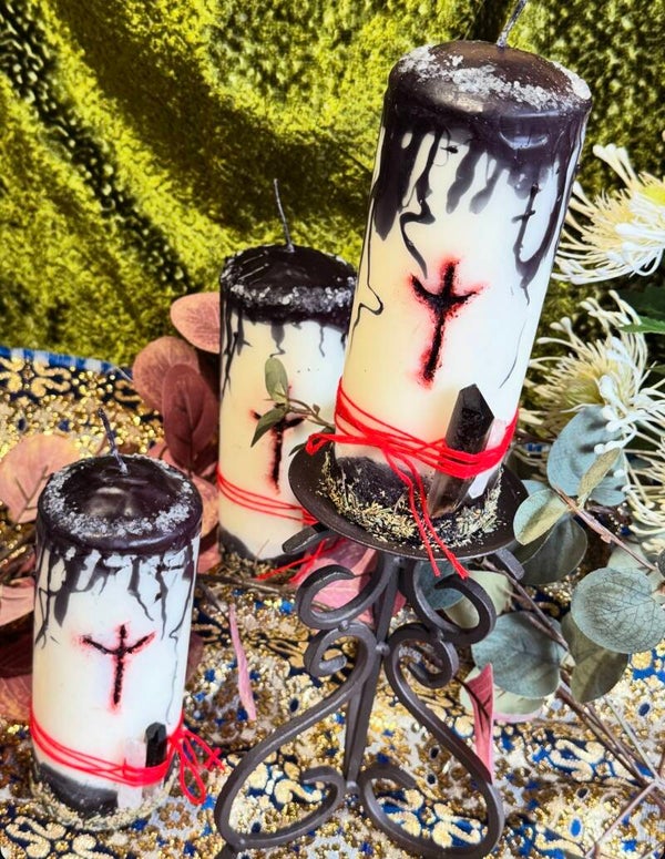 Hedge Crossing Candles 🖤🌿