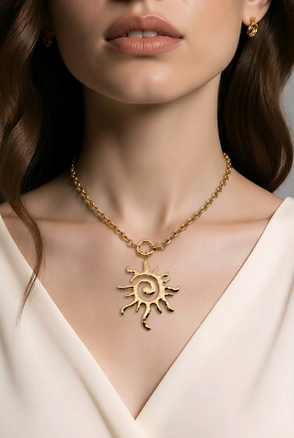 Goudkleurige ketting - boeisluiting & grote Zon bedel