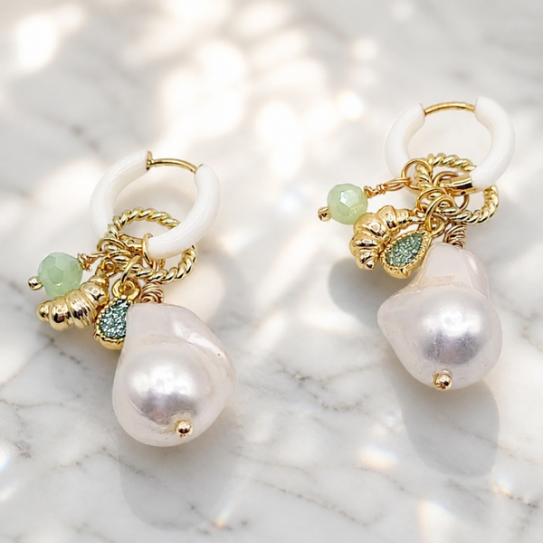Statement oorbellen wit met mint en grote parel