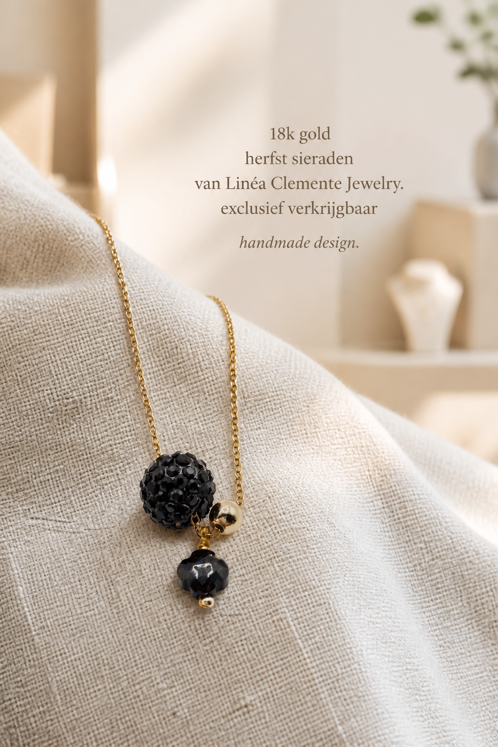 Ketting stainless steel met 18k gold filled bolletje en zwarte kralen Aria