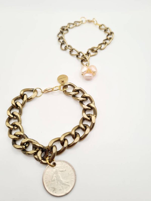 Armbandenset antiek goud met grote oude munt en zoetwsterparels