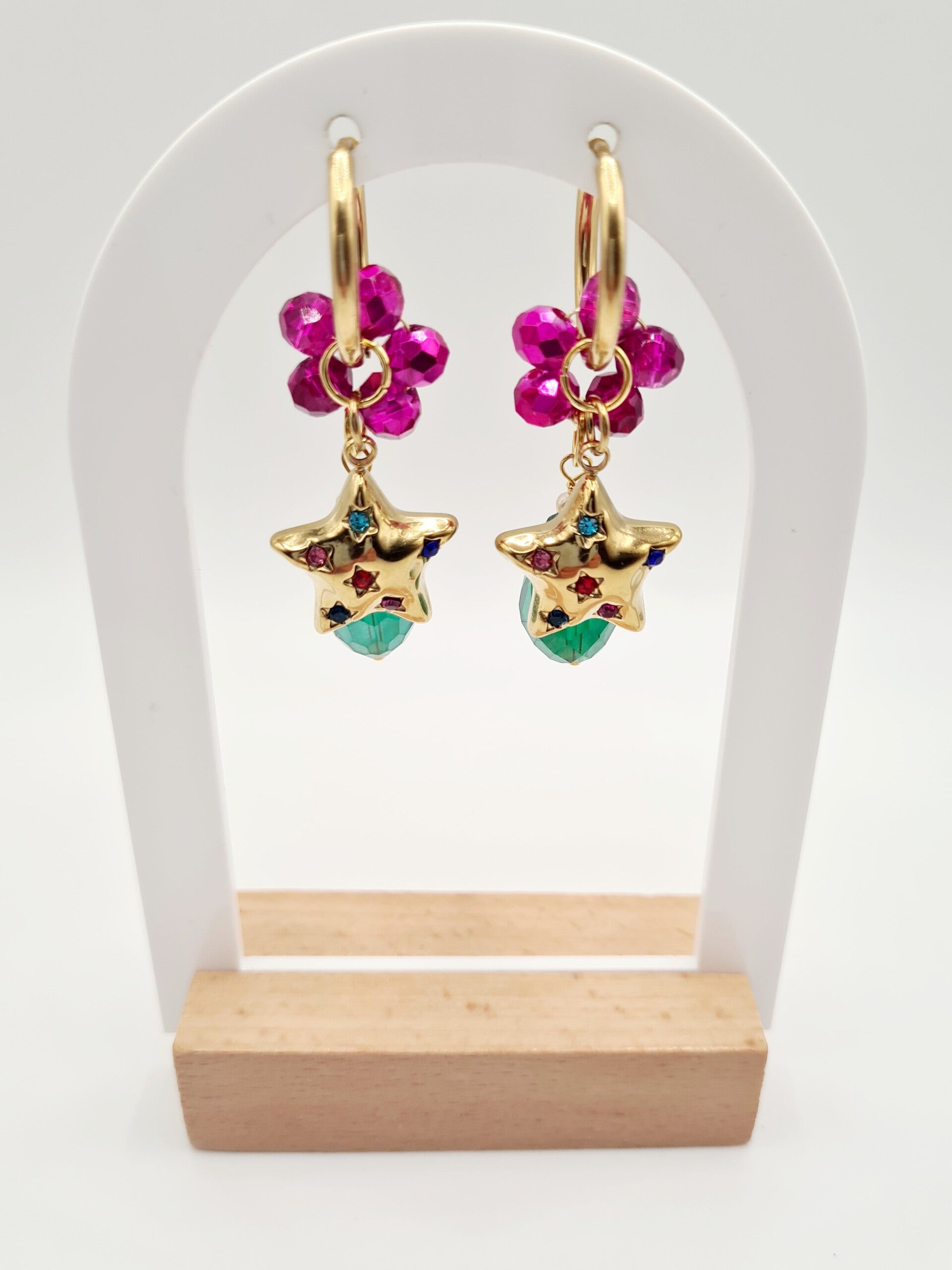 Feestelijk (goudkleurige)kleurrijke sterren oorbellen