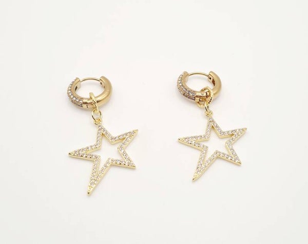 Goudkleurige ster oorbel met zirkonia steentjes