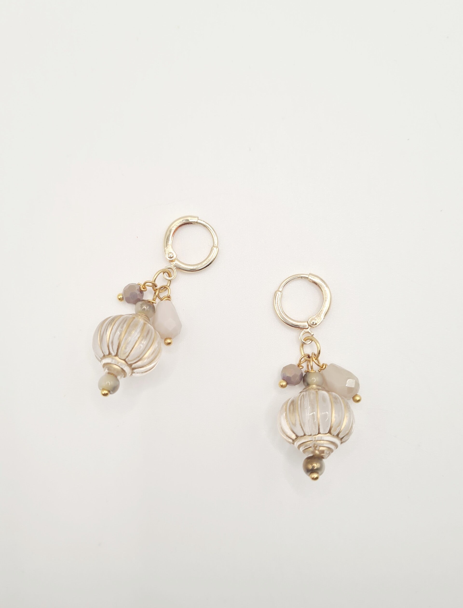 Goudkleurige glaskraal oorbellen bohemian