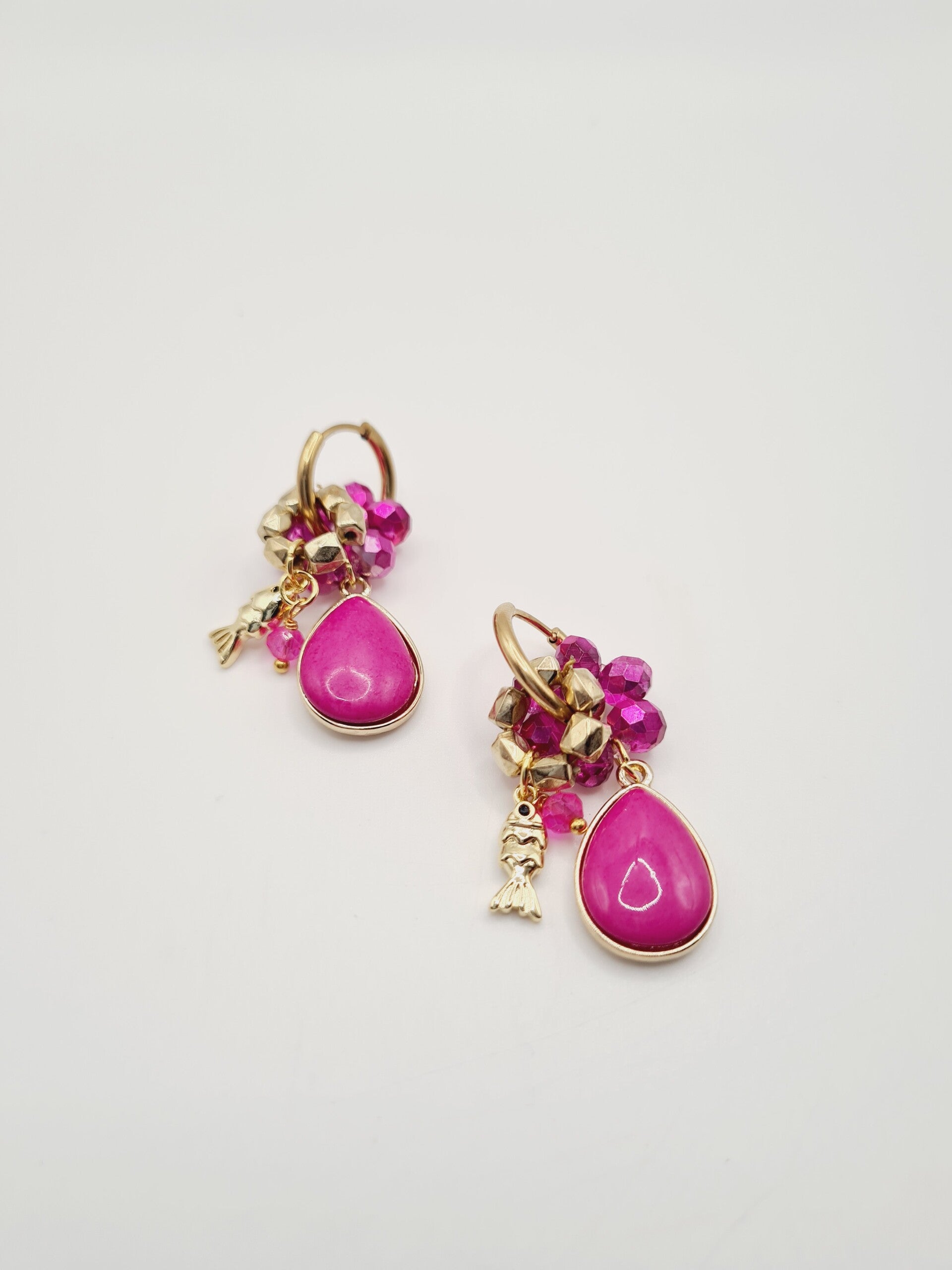 Oorbellen goud fuchsia visje