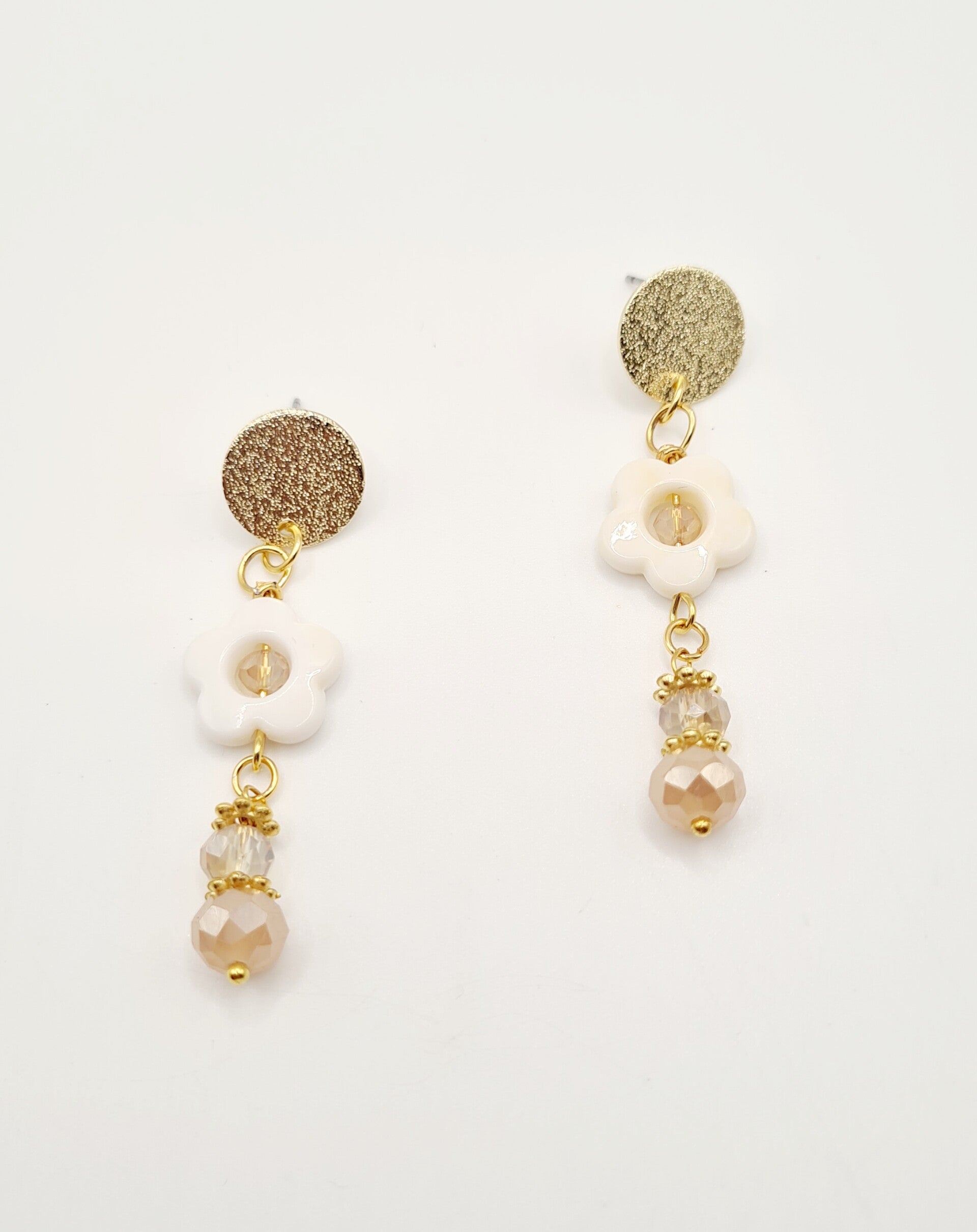 White flower gouden bloem oorbellen