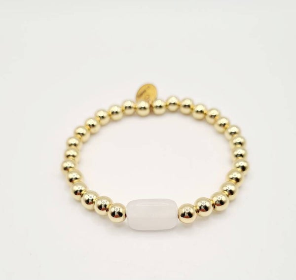 Binnenkort weer op voorraad. Gold filled armband 6mm met maansteen